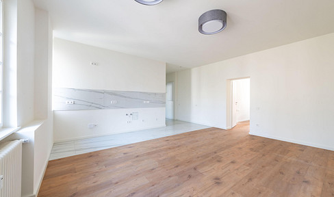 Spacious and bright 2-room attic apartment in Berlin-Wedding.