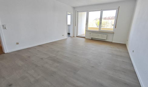 Helle, neu renovierte Wohnung mit großem Balkon