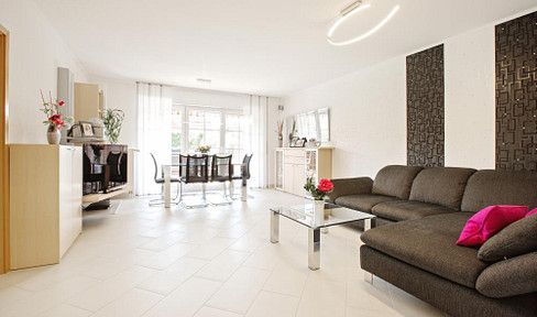 Live like you're in your own house: 3-room ground floor apartment with a dream garden and 2 terraces.