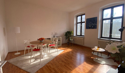 No brokerage fees or commissions - spacious and bright 1-room apartment on the 1st floor in Berlin Adlershof.