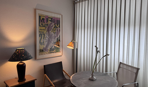 Designer apartment with a view of the Schaubühne theater on Kurfürstendamm (furnished).
