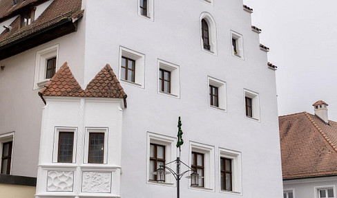 Charming one-bedroom attic apartment in a historic Weißbeck building.