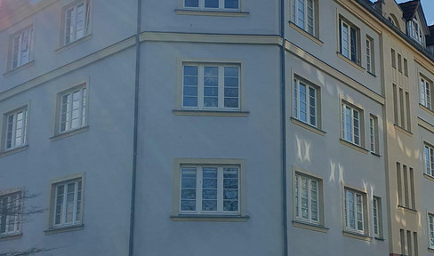 Charming attic maisonette apartment in the old town, with a view of the castle / optional parking space.