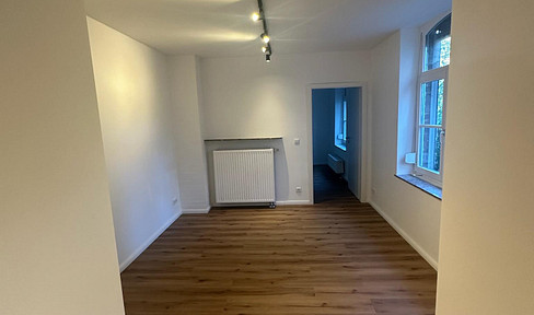 ERSTBEZUG mit GARTEN und Terrasse, zentrale Lage