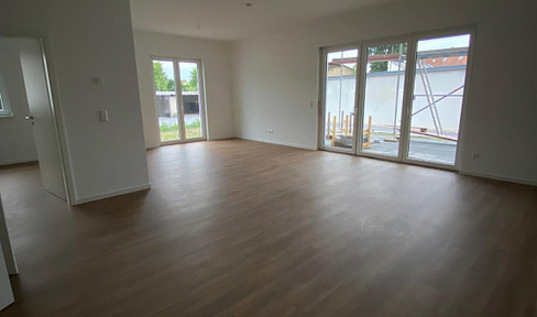 Quiet ground-floor apartment with a small garden.