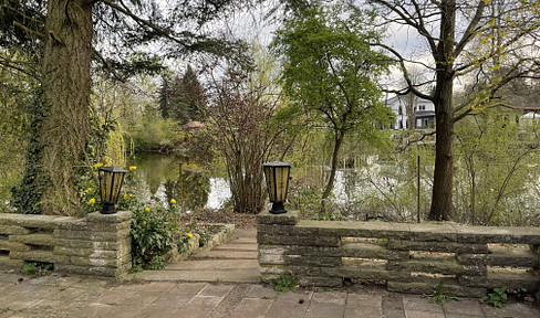 Rare lakeside property! 1,079 m² | Private access to the lake | South-facing orientation | Close to Berlin | No commission fees.
