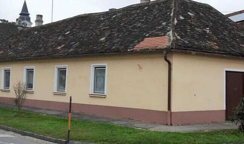 Haus im Zentrum von Stronsdorf stark sanierungsbedürftig