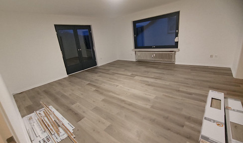 Charming, nature-oriented apartment with 4 rooms, a balcony, and a view of greenery.