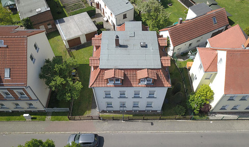 Single-family or multi-family house with a garage in Böhlen - available immediately.