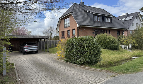 Modernized single-family or duplex house with a view of the fields - NO COMMISSION FEES.