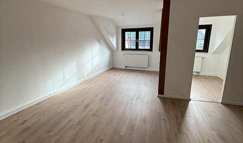 2-room apartment located directly on the market square in Kahla.