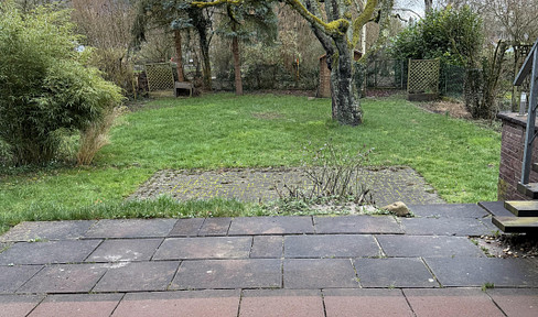 Bright 3-room apartment with a terrace and access to a garden.