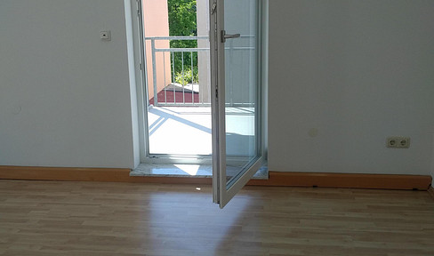 Beautiful 2-room apartment with a large balcony, located near the Wertach Bridge / DRV.