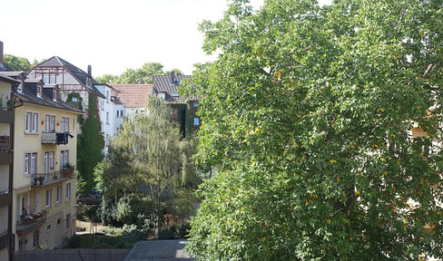 Gepflegte, helle 2 Zi-Whg mit EBK und Balkon ab sofort zu vermieten