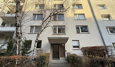 Westend-South: Property requiring renovation, 2 rooms. Value versus renovation costs.