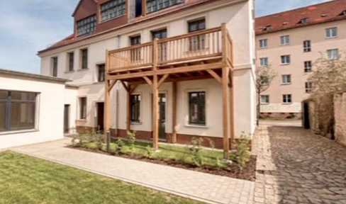 Modern comfort in a historic building – brand new apartment, available for the first time, with a terrace overlooking the green courtyard.