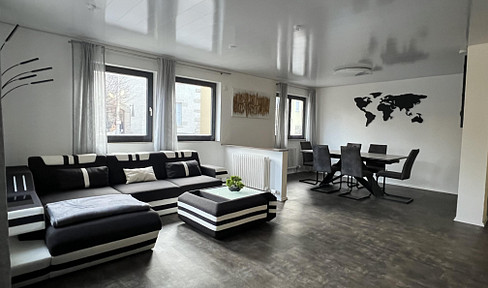 No commission: Smart living in Winnenden: 5 rooms, designed for accessibility, modern kitchen, and vaulted cellar.