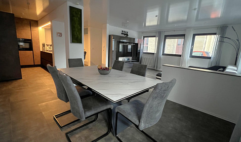 No commission: Smart living in Winnenden: 5 rooms, designed for accessibility, modern kitchen, and vaulted cellar.