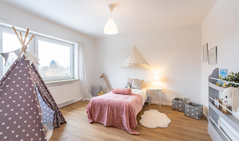 Modernized, bright townhouse – ready to move in, perfect for a large family.