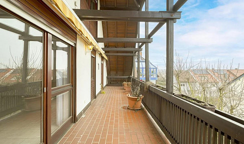 Renovated 115m² maisonette apartment | Features: gallery, balcony, 2 underground parking spaces | 3.5 rooms.