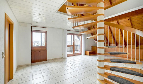 Renovated 115m² maisonette apartment | Features: gallery, balcony, 2 underground parking spaces | 3.5 rooms.
