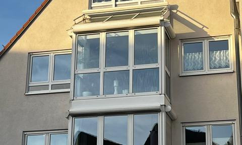 Schwaikheim - Centrally located, bright 4.5-room apartment with fitted kitchen, and 2 parking spaces in an underground garage.