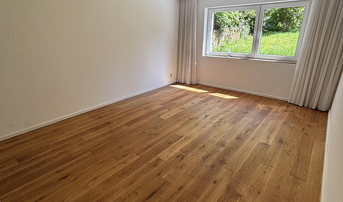 Exklusive 2,5‑Zimmer‑Wohnung mit großer Terrasse & Stellplatz