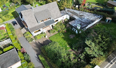 437 m² of living space | Two-family house with potential for further development and a variety of uses.