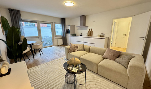 Cologne, Old Town South: High-quality renovated apartment, available for the first time, with its own parking space.