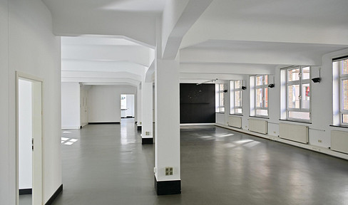 Classic factory loft, 285 m², conveniently located in Stuttgart city center.