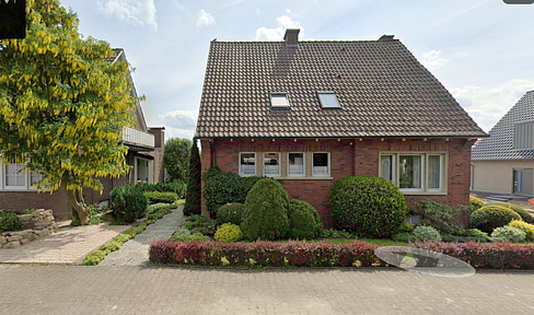 Prime location, single-family or two-family house (private sale). Detached and modernized.