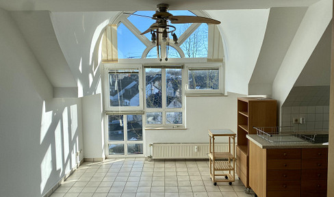 Helle 2-Zimmer-Wohnung über den Dächern von Schlebusch