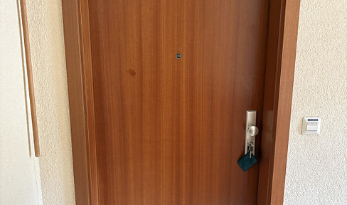 Schöne Lage! Helle 2,5-Zimmer-Wohnung mit Balkon + Garage