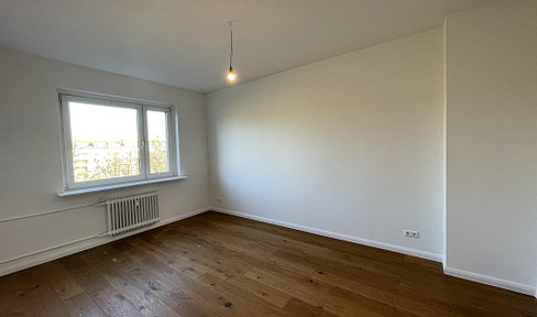 Cozy and recently renovated 3-room apartment with a balcony.