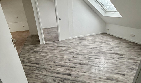 5-room apartment with 2 bathrooms and a guest toilet, located in the Barmen district of Wuppertal.