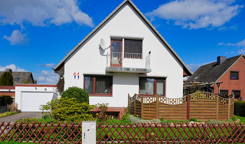 RESERVED: Well-maintained single-family home in a cul-de-sac location.