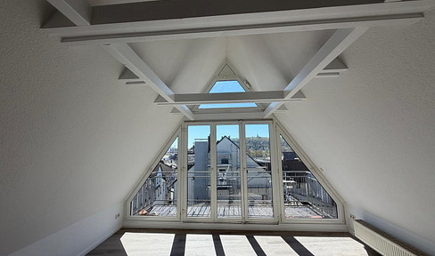 Brand new! Stylish apartment in a prime location in Rüdesheim, with a balcony and kitchen.