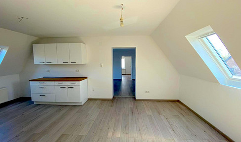 Erstbezug nach Sanierung: 3,5-Zi. DG-Wohnung mit Balkon und Privat-Garten in Stade-Haddorf