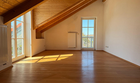 Helle 2 Zimmer DG Wohnung, Küche Bad, von privat provisionsfrei zu verkaufen