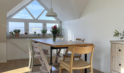 Duplex apartment located in a mid-level building in Feuerbach.