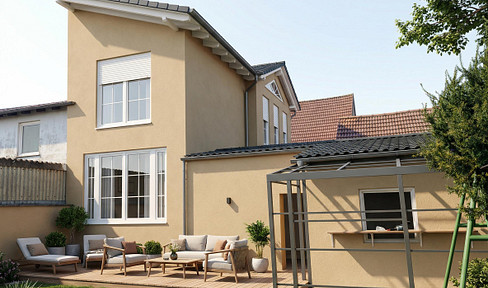 Detached house with a separate apartment, located in a prime area.