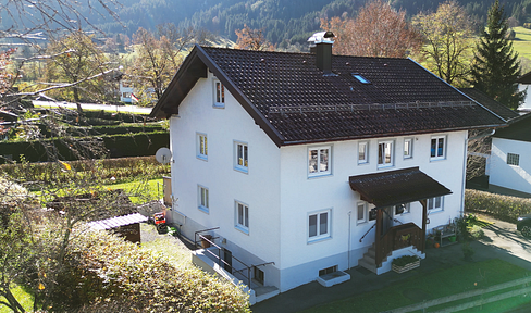 FREE OF AGENCY FEES! Detached, partially rented two-family house with a photovoltaic system.