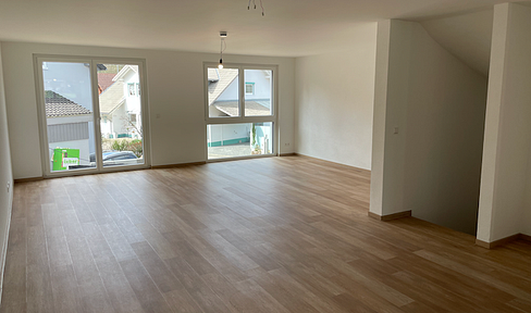 Sehr schönes Reihenhaus BJ24 - Massivbau - Wärmepumpe - PV - Garage - EBK