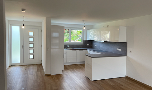 Beautiful terraced house, built in 1924 - solid construction - heat pump - solar panels - garage - fitted kitchen.