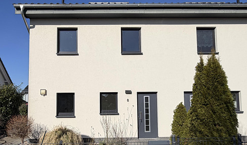 Modernes Einfamilienhaus (DHH) in Brieselang mit 4 Zimmern