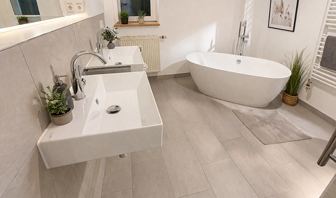 Spacious 3-room apartment in a renovated building, located in Güstrow (district of Rostock).