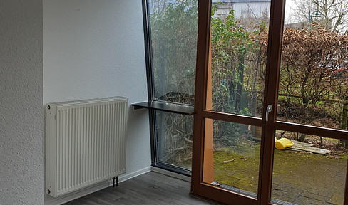 Bright, ground-floor apartment with a terrace and floor-to-ceiling windows, located in a central area of Niederkassel.