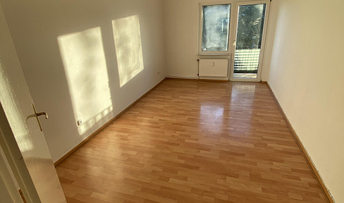 Bezugsfertige helle 2-Zimmer-Wohnung mit Balkon + Keller + Stellplatz in Rödermark-Urberach