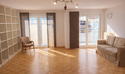 Helle großzügige 3 Zimmer Wohnung in ruhiger Lage