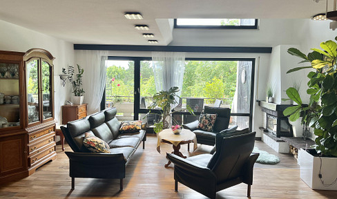 Exclusive gallery apartment with a house-like feel, featuring a fireplace and 2 south-facing balconies.